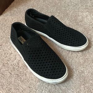 Like new, black Steve Madden Slip-ons